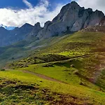 El Enebral En Potes Picos De Euopa דירה