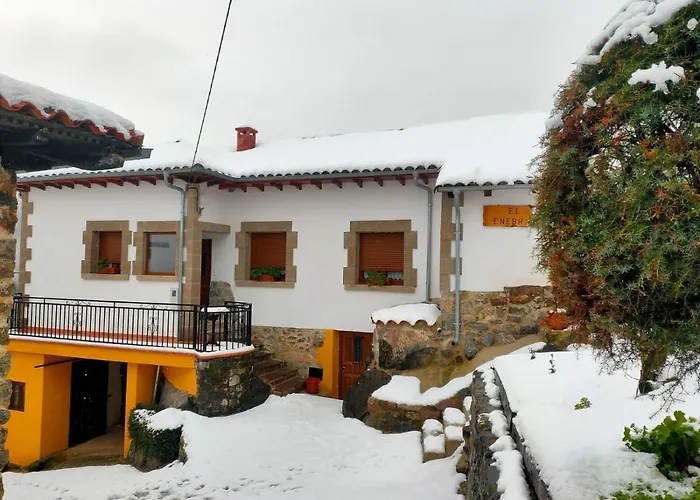 El Enebral En Potes Picos De Euopa Colio