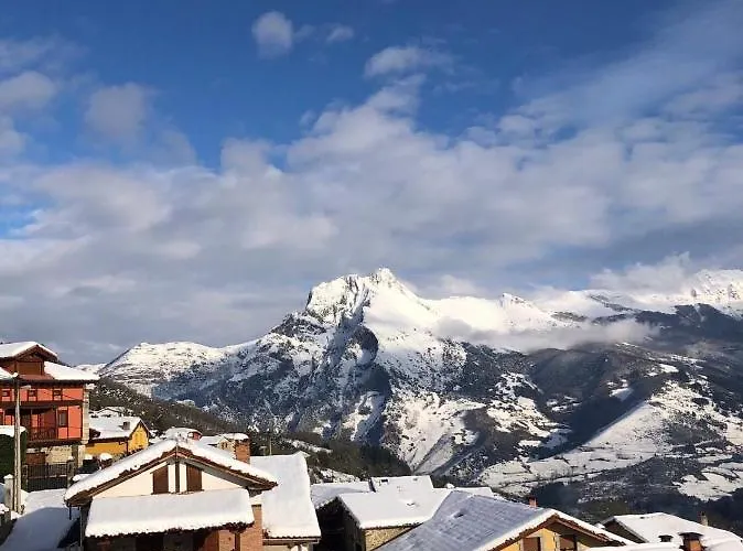 El Enebral En Potes Picos De Euopa Colio