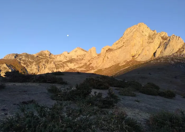 El Enebral En Potes Picos De Euopa דירה